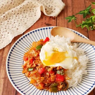 鶏ひき肉と白菜キムチのガパオライス風